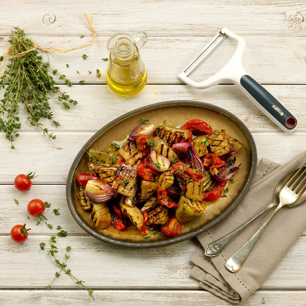 Zyliss Smooth Glide Wide Peeler 5 Zyliss Smooth Glide Wide Peeler - Image 5